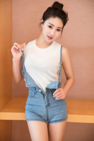 女神尿急尿裤子搞笑视频_HD高清视频观看